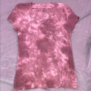 Bleach wash tee w/ neck detail